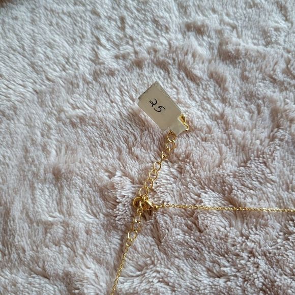 Delicate Dainty Gold Circle Necklace - Picture 4 of 5